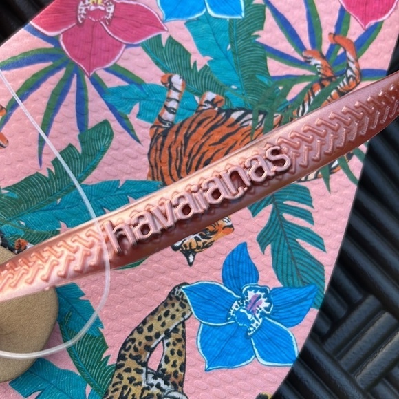 Havaianas, pink jungle design with rose gold straps and logo, new - Picture 3 of 6